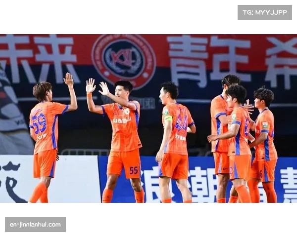 山东泰山对阵云南玉昆 彭啸客串后腰 19岁新星与克雷桑搭档 瓦科冲锋为核心 山东泰山对阵云南玉昆 彭啸客串后腰 19岁新星与克雷桑搭档 瓦科冲锋为核心